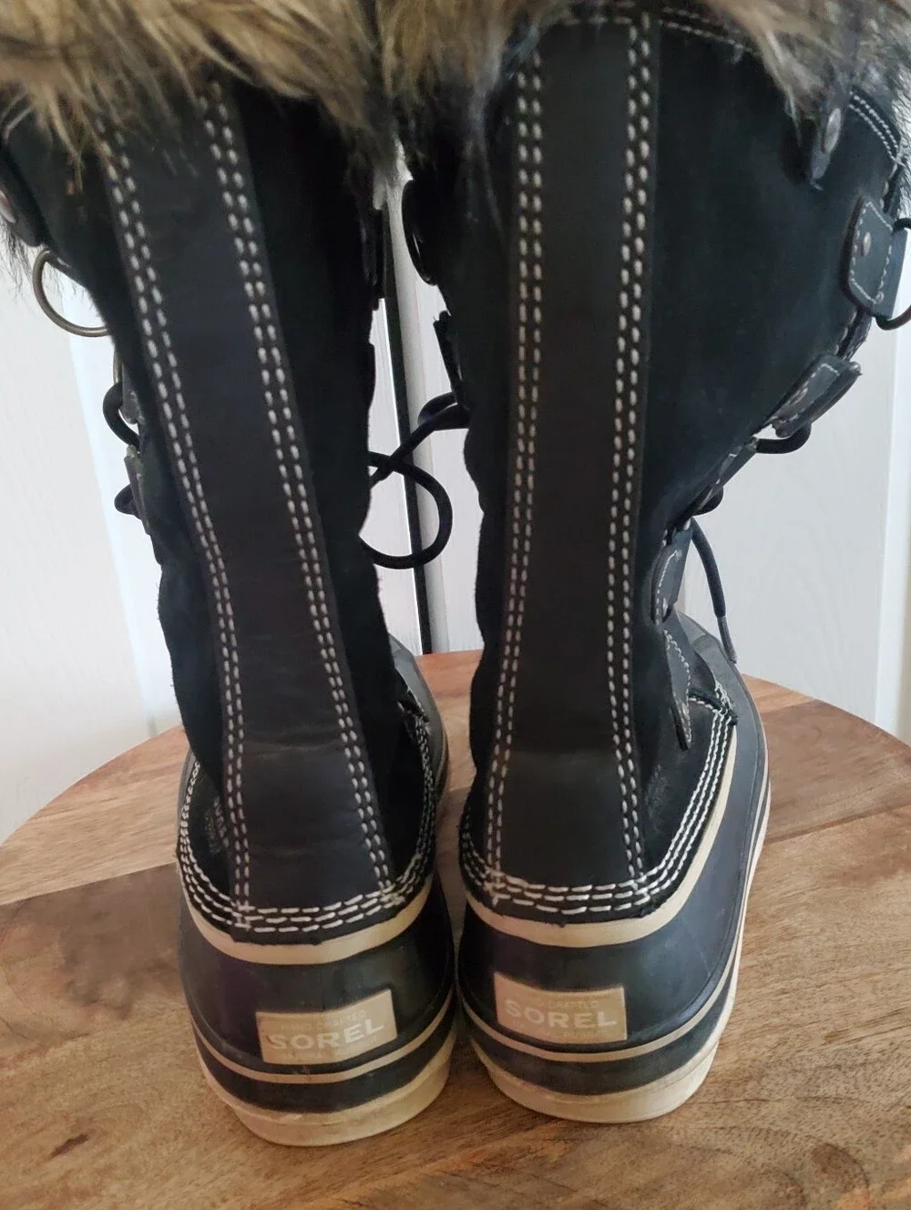 SOREL JOAN OF ARCTIC WINTER FAUX FUR COLLAR BOOTS. WATERPROOF SZ 8.
